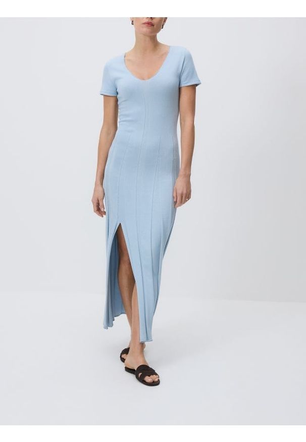 Reserved - Sukienka z lyocellem - jasnoniebieski. Kolor: niebieski. Materiał: dzianina, jedwab