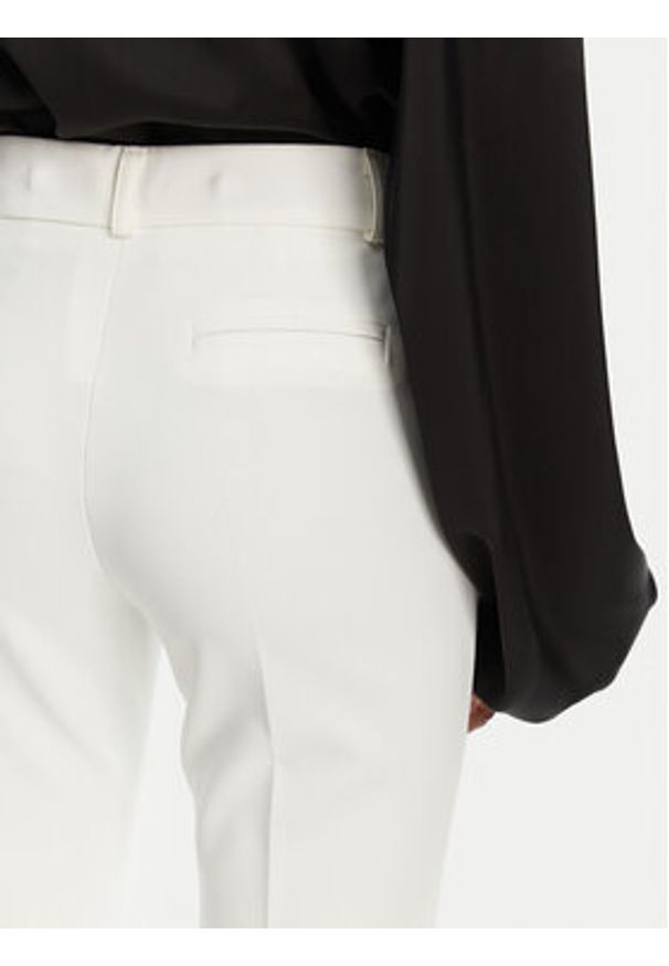 Rinascimento Spodnie materiałowe CFC0122741003 Biały Regular Fit. Kolor: biały. Materiał: syntetyk