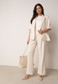 Born2be - Beżowy Garniturowy Komplet Marynarka na Krótki Rękaw i Szerokie Spodnie Amalilia. Kolor: beżowy. Materiał: szyfon #3