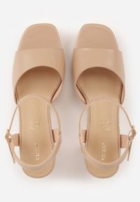 Renee - Ciemnobeżowe Sandały VICES na Słupku z Grubą Podeszwą i Skórzaną Wkładką Aziluna. Zapięcie: pasek. Kolor: beżowy. Materiał: skóra. Obcas: na słupku. Styl: elegancki #7
