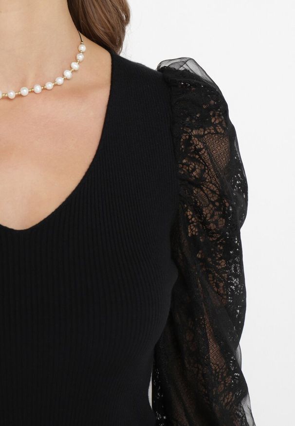Born2be - Czarny Sweter z Bufiastym i Przezroczystym Rękawem Ottavio. Kolor: czarny. Materiał: koronka, tkanina. Wzór: gładki