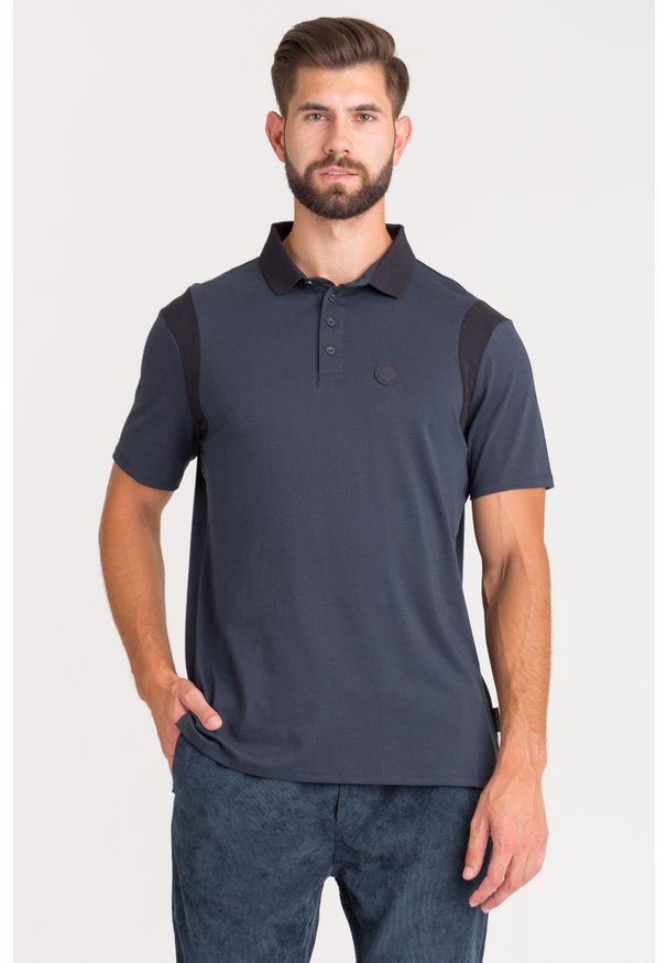 POLO Armani Exchange. Typ kołnierza: polo. Wzór: jednolity, nadruk. Styl: sportowy