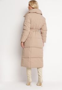 Born2be - Beżowa Pikowana Kurtka Płaszcz za Kolano z Wiązanym Paskiem Opiedsse. Kolor: beżowy #5