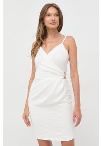 Morgan sukienka kolor biały mini dopasowana. Kolor: biały. Materiał: tkanina. Długość rękawa: na ramiączkach. Długość: mini