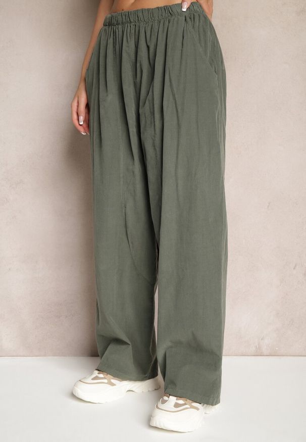 Renee - Ciemnozielone Bawełniane Spodnie High Waist o Szerokim Kroju Velili. Okazja: na co dzień. Stan: podwyższony. Kolor: zielony. Materiał: bawełna. Styl: elegancki, casual