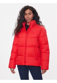Tommy Jeans Kurtka zimowa DW0DW15963 Czerwony Regular Fit. Kolor: czerwony. Materiał: syntetyk. Sezon: zima