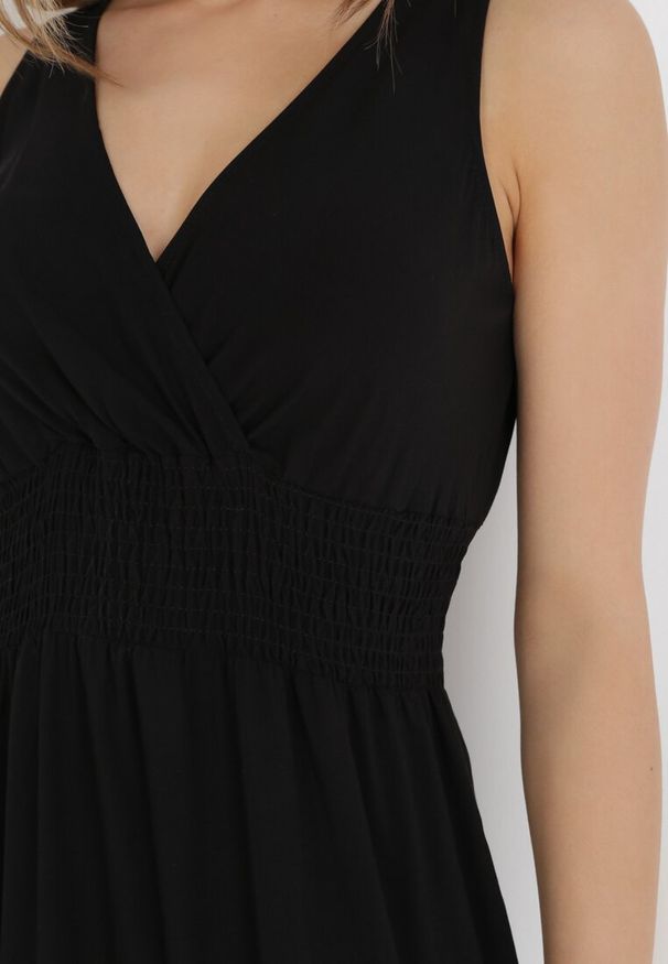 Born2be - Czarna Sukienka Rhenemisa. Kolor: czarny. Materiał: koronka. Długość rękawa: na ramiączkach. Typ sukienki: kopertowe. Długość: maxi