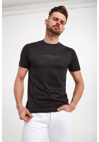 Emporio Armani - T-shirt EMPORIO ARMANI. Długość rękawa: krótki rękaw. Długość: krótkie. Wzór: aplikacja