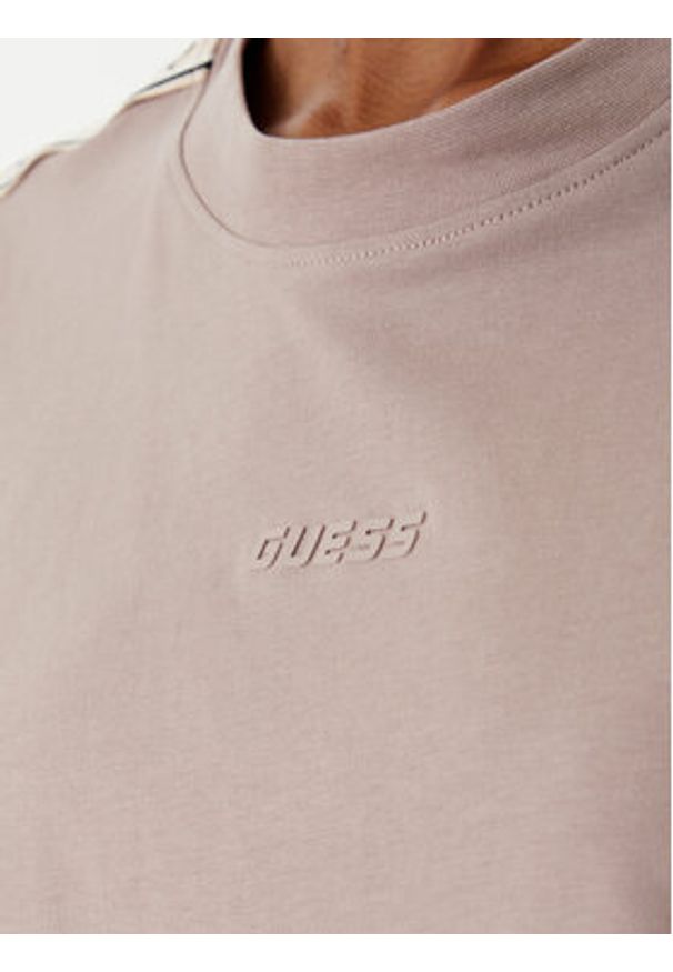 Guess T-Shirt V3RI08 I3Z14 Różowy Relaxed Fit. Kolor: różowy. Materiał: bawełna