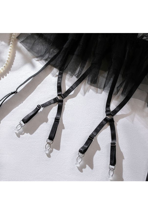 Intica - Komplet bielizny z tiulowym pasem i koronkowymi akcentami na wieczór Kaho. Kolor: fioletowy. Materiał: tiul, koronka. Wzór: paski