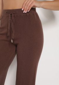 Born2be - Brązowe Spodnie Szerokie Spodnie z Wysokim Stanem z Domieszką Kaszmiru Nefrina. Okazja: na spacer, na co dzień. Stan: podwyższony. Kolor: brązowy. Materiał: kaszmir. Sezon: zima, jesień. Styl: casual, klasyczny #4