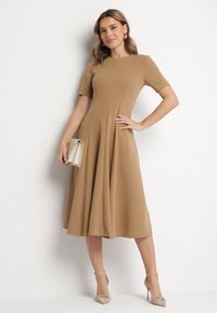 Born2be - Ciemnobeżowa Sukienka Rozkloszowana z Taliowaniem Telorwena. Okazja: na wesele, na randkę, na ślub cywilny. Kolor: beżowy. Długość rękawa: krótki rękaw. Styl: klasyczny #7