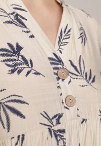 Born2be - Jasnobeżowa Rozkloszowana Sukienka z Wiskozy z Dekoltem na Guziki Watesa. Okazja: na co dzień. Kolor: beżowy. Materiał: wiskoza. Typ sukienki: rozkloszowane, proste. Styl: boho, casual #6