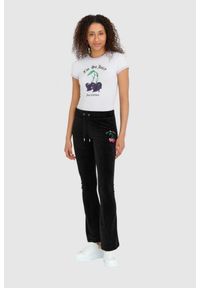 Juicy Couture - JUICY COUTURE Czarne welurowe spodnie dresowe damskie z haftowanymi wisienkami, Rozmiar M. Kolor: czarny. Materiał: dresówka, welur. Wzór: haft