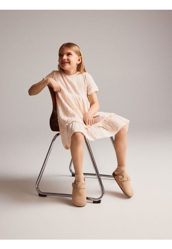 Reserved - Muślinowa sukienka - kremowy. Kolor: kremowy. Materiał: bawełna