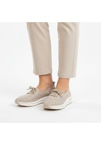 Półbuty damskie S.Barski, lekka konstrukcja perforowana cholewka sznurowanie elastyczna podeszwa miękkie wnętrze, beżowe, LR61-7044. Okazja: na co dzień. Zapięcie: sznurówki. Kolor: beżowy. Materiał: jeans. Szerokość cholewki: normalna. Sezon: wiosna, lato. Obcas: na platformie. Styl: casual, elegancki, klasyczny #9