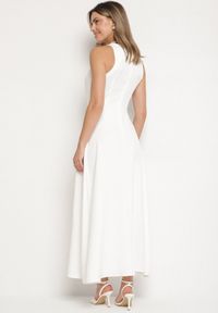 Born2be - Biała Rozkloszowana Sukienka z Wiskozą i Dekoltem Typu Halter Dolienna. Typ kołnierza: dekolt halter. Kolor: biały. Materiał: wiskoza. Typ sukienki: rozkloszowane. Styl: elegancki #5