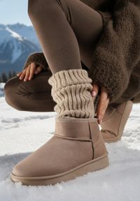 Born2be - Ciemnobeżowe Krótkie Śniegowce Zozaline. Okazja: na co dzień. Kolor: beżowy. Materiał: jeans. Styl: elegancki, casual, klasyczny #1