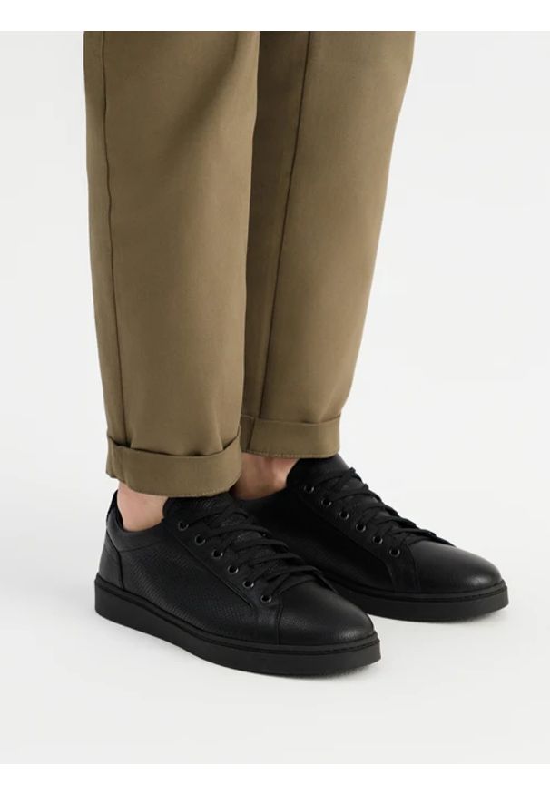 Ryłko - Czarne półbuty męskie w sportowym stylu. Kolor: czarny. Materiał: skóra. Styl: sportowy