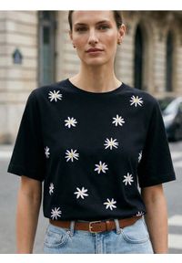 Sinsay - Bawełniana koszulka z haftowanym wzorem - czarny. Kolor: czarny. Materiał: bawełna. Wzór: haft #1