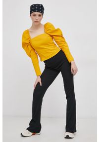Levi's® - Levi's Bluzka damska kolor żółty gładka. Okazja: na spotkanie biznesowe. Kolor: żółty. Materiał: tkanina. Długość rękawa: długi rękaw. Długość: długie. Wzór: gładki. Styl: biznesowy