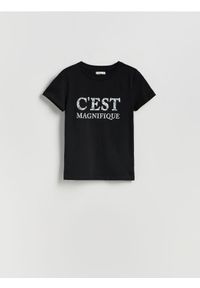 Reserved - T-shirt z nadrukiem - czarny. Kolor: czarny. Materiał: bawełna. Wzór: nadruk. Styl: klasyczny #1