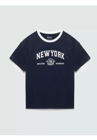 Big-Star - koszulka dziewczęca oversize z kontrastowym nadrukiem granatowa larysa 403. Okazja: na co dzień. Kolor: niebieski. Materiał: bawełna, jeans, dzianina. Wzór: nadruk. Styl: casual #1