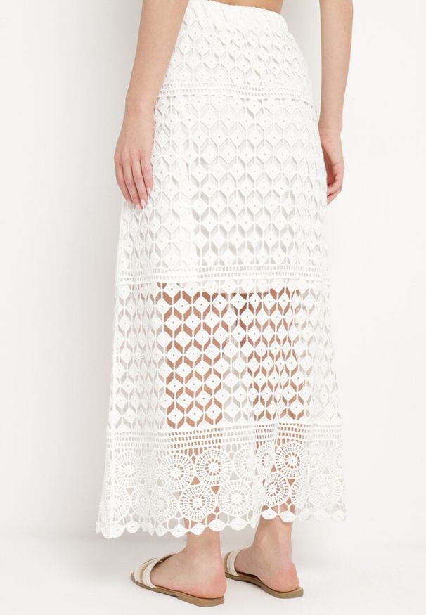 Born2be - Biała Ażurowa Spódnica z Gumką w Pasie Laloemy. Okazja: na co dzień. Kolor: biały. Wzór: ażurowy. Styl: casual, elegancki