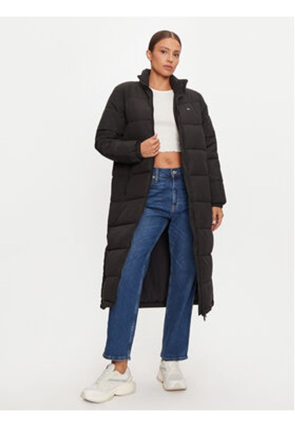 Tommy Jeans Kurtka zimowa DW0DW19918 Czarny Regular Fit. Kolor: czarny. Materiał: syntetyk. Sezon: zima