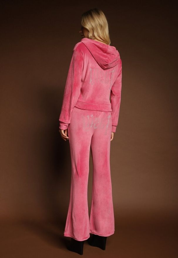 Renee - Różowy Welurowy Komplet Dresowy Bluza i Spodnie ze Zdobieniem z Cyrkonii Velea. Kolor: różowy. Materiał: welur, dresówka. Wzór: aplikacja. Sport: turystyka piesza