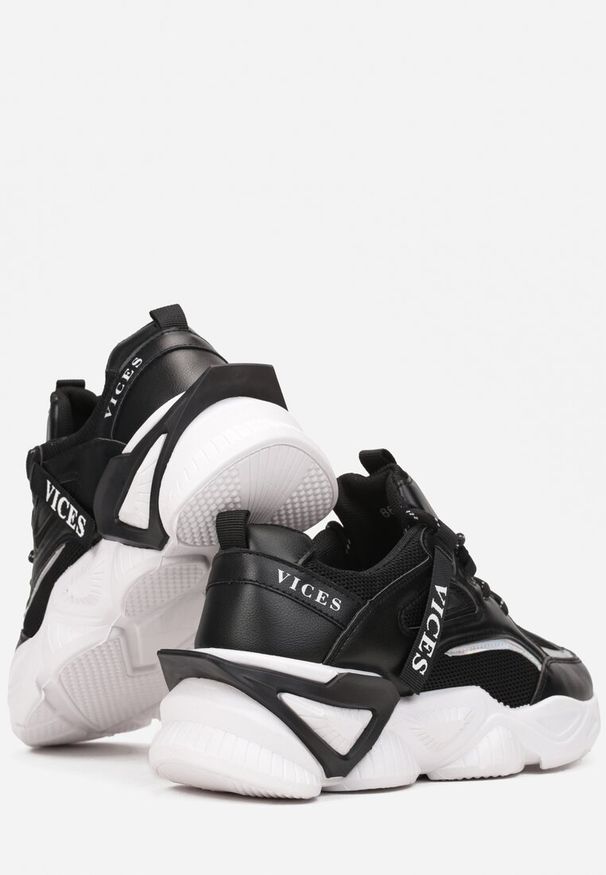 Born2be - Czarne Sneakersy Astoreia. Okazja: na co dzień. Wysokość cholewki: przed kostkę. Kolor: czarny. Materiał: materiał. Wzór: napisy, aplikacja. Sport: turystyka piesza