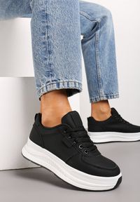 Renee - Czarne Płaskie Wiązane Sneakersy z Ozdobną Podeszwą Storia. Nosek buta: okrągły. Kolor: czarny. Materiał: jeans. Wzór: aplikacja #5