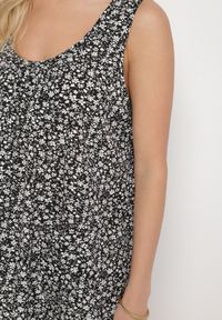 Born2be - Czarna Sukienka w Kwiaty o Rozkloszowanym Kroju na Szerokich Ramiączkach Folarelle. Okazja: na co dzień. Kolor: czarny. Długość rękawa: na ramiączkach. Wzór: kwiaty. Sezon: lato. Typ sukienki: proste, rozkloszowane. Styl: elegancki, casual #6