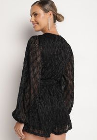 Born2be - Czarny Kombinezon o Kopertowym Kroju Zdobiony Błyszczącą Nitką i Wiązany w Pasie Venvina. Kolor: czarny. Materiał: skóra. Wzór: aplikacja. Styl: elegancki #2