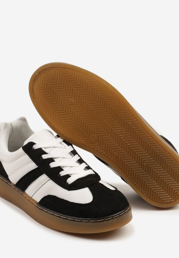 Born2be - Czarno-Białe Sneakersy w Stylu Tenisówek Ozdobione Paskiem Xulinea. Zapięcie: pasek. Kolor: czarny. Materiał: jeans. Wzór: aplikacja
