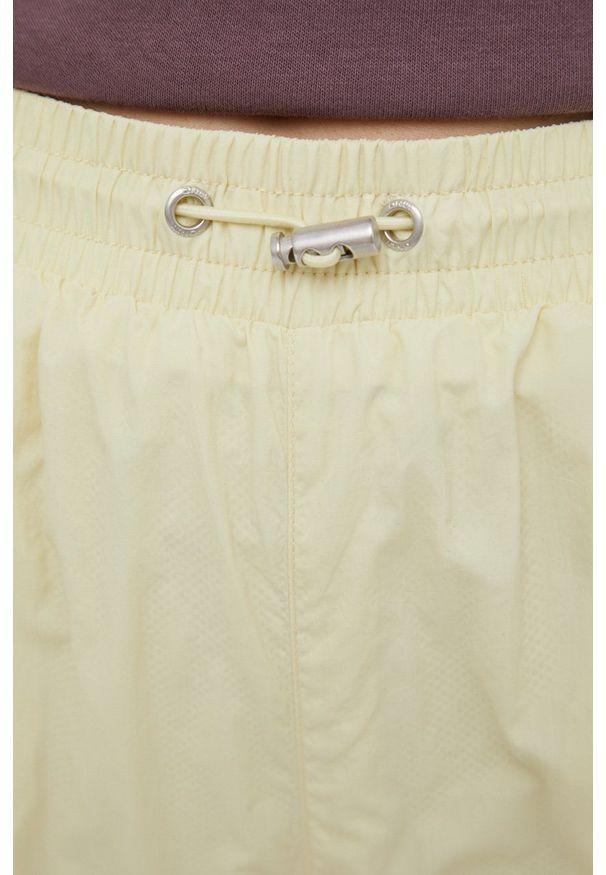 only - Only spodnie damskie kolor żółty proste high waist. Okazja: na co dzień. Stan: podwyższony. Kolor: żółty. Styl: casual