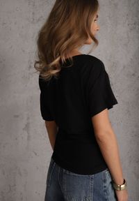 Renee - Czarna Nietoperzowa Bluzka z Wiskozy na Jedno Ramię z Marszczeniem w Talii Ariciane. Okazja: na co dzień. Kolor: czarny. Materiał: wiskoza. Styl: casual #8