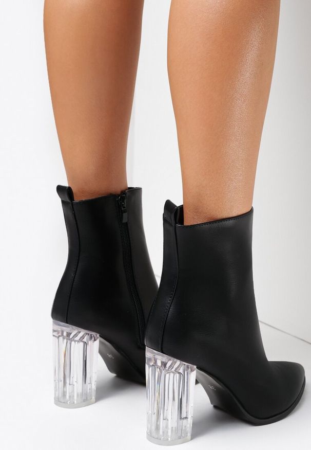 Born2be - Czarne Botki Nyala. Wysokość cholewki: za kostkę. Nosek buta: szpiczasty. Zapięcie: zamek. Kolor: czarny. Materiał: materiał. Szerokość cholewki: normalna. Obcas: na słupku. Styl: elegancki