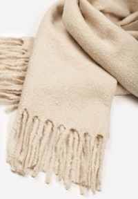 Born2be - Beżowy Klasyczny Szalik Zdobiony Frędzlami Vetilana. Okazja: do pracy. Kolor: beżowy. Materiał: jeans. Wzór: aplikacja. Styl: klasyczny #3