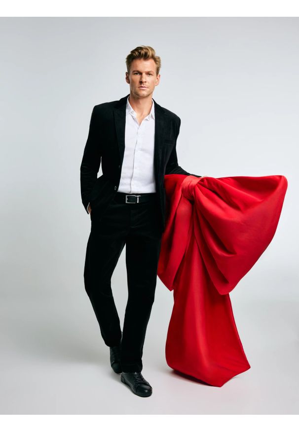 Big-Star - Spodnie męskie chinosy sztruks czarne Trevis 906. Kolor: czarny. Materiał: sztruks. Wzór: aplikacja, haft. Styl: klasyczny