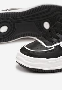 Born2be - Czarne Sneakersy na Grubej Podeszwie z Modnymi Przeszyciami Persentha. Kolor: czarny