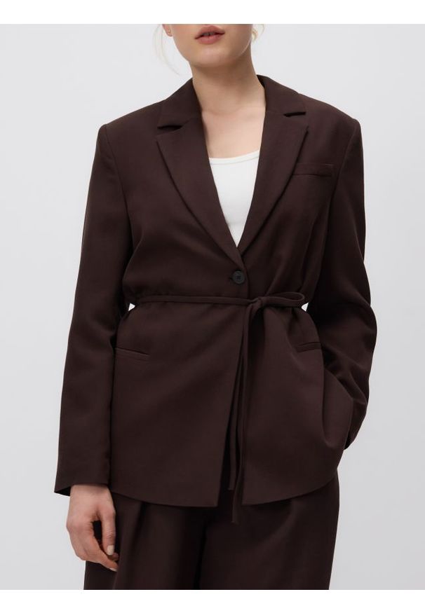 Reserved - Marynarka z wiązaniem - ciemnobrązowy. Kolor: brązowy. Materiał: tkanina, wiskoza