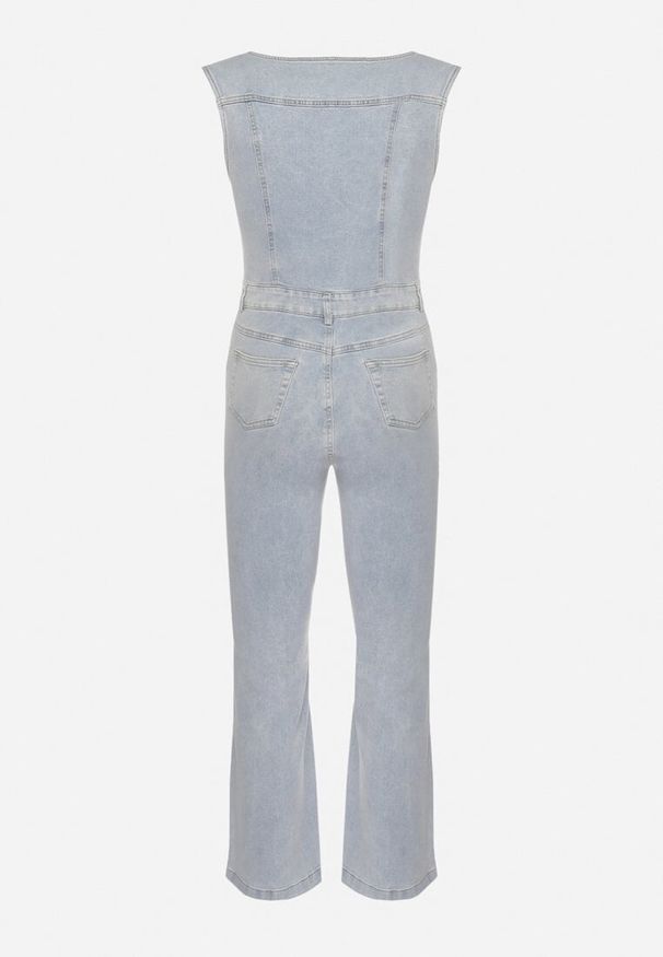 Born2be - Jasnoniebieski Jeansowy Bawełniany Kombinezon Spodnie Dzwony z Klapami Zapinany na Suwak i Guziki Oxnelia. Kolor: niebieski. Materiał: jeans, bawełna. Wzór: kolorowy. Styl: klasyczny, elegancki
