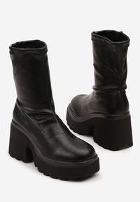 Renee - Czarne Przylegające Botki Vices w Stylu Grunge na Słupku z Ociepleniem Falarina. Okazja: na randkę. Kolor: czarny. Materiał: satyna, jeans, skóra, futro. Obcas: na słupku. Wysokość obcasa: średni #6