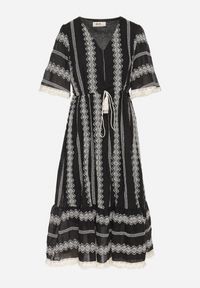 Born2be - Czarna Bawełniana Sukienka Boho o Rozkloszowanym Kroju z Wiązaniem i Haftem Korithira. Okazja: na spacer, na co dzień. Typ kołnierza: dekolt w serek. Kolor: czarny. Materiał: bawełna. Wzór: haft. Sezon: lato. Typ sukienki: rozkloszowane. Styl: boho #3