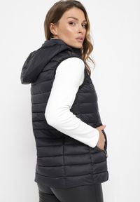 Born2be - Czarna Pikowana Kamizelka z Kieszeniami na Suwaki i Kapturem Lunevc. Kolor: czarny #4