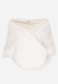 Born2be - Białe Ponczo Etola z Futerka w Stylu Szala Cahreva. Okazja: na wesele, na ślub cywilny, na imprezę. Kolor: biały. Materiał: futro. Styl: klasyczny, elegancki #6