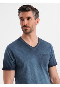 Ombre Clothing - Bawełniany męski t-shirt V-neck z dzianiny z efektem sprania - granatowy V7 - Rozmiar: S. Okazja: na co dzień. Typ kołnierza: dekolt w serek. Kolor: niebieski. Materiał: bawełna, dzianina. Wzór: melanż. Styl: vintage, casual, klasyczny