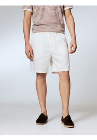 Reserved - Bawełniane szorty regular - biały. Kolor: biały. Materiał: bawełna #1