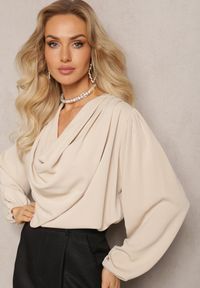 Renee - Beżowa Elegancka Bluzka z Marszczeniem i Zakładką Blusai. Kolor: beżowy. Styl: elegancki